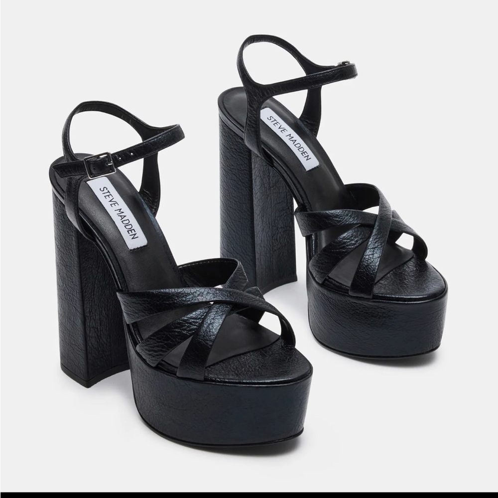 STEVE MADDEN BLACK PLATFORMS- only worn once.
